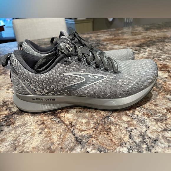 Brooks Shoes - Women’s Brooks Levitate 5 shoes
